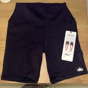 Alo high-waist biker shorts - size xs